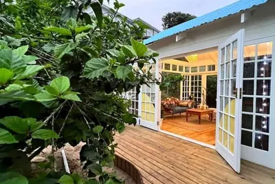 Image de Skye Crystal Sea Shack - Romantic Beachfront Getaway