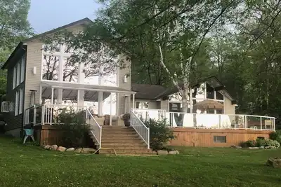 Image de Luxury waterfront Cottage with tournament pickleball court and sandy clear beach