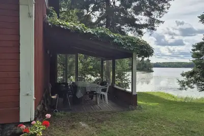 Image de Vacation home by the lake with grazing horses as neighbors