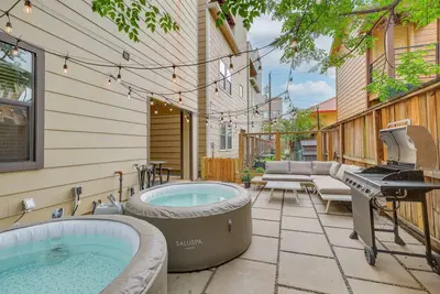 Image de Houston Vacation Rental ~ 1 Mi to Downtown!