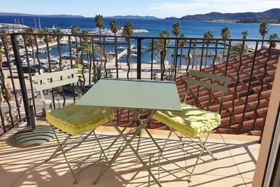 Image de Balcon des îles d'Or. T2 front de mer plein-centre