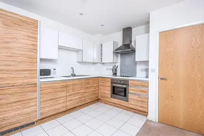 Image de Spacious, Modern Close to Transport Links