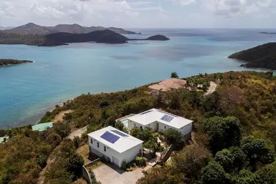 Image de Sugarview Villa: Entire Mainhouse + Cottage, Ocean Views