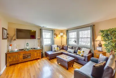 Image de 10 Mi to Dtwn Lancaster: Charming Home w/ Yard!