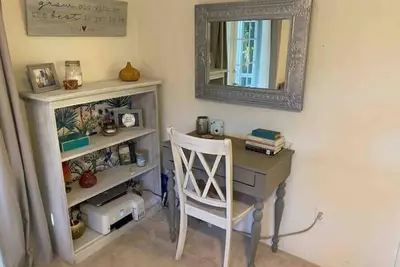 Image de Miami Lakefront home with Sandy Beach & boats!