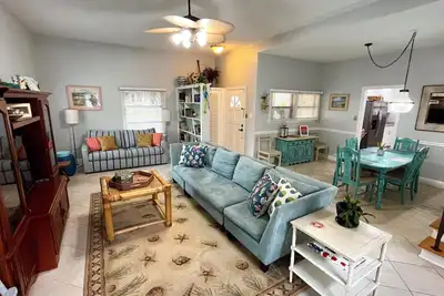 Image de Coastal Retreat, Minutes to Beach, Golf, Downtown