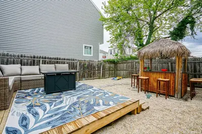 Image de Nj Paradise Tiki Hut, 5 mins to Nyc Ferry and beaches!