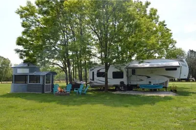 Image de Waterfront at the Pines of Canoe Neck