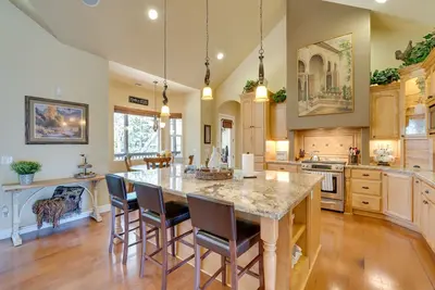 Image de Furnished Decks & Grill: Peaceful Pioneer Home!