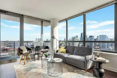 Image de West Loop 2br with Skyline Views + Prime Location