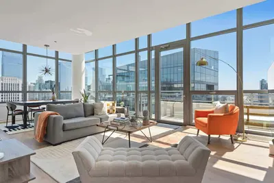 Image de Spacious Penthouse Trio + Skyline Views for Groups