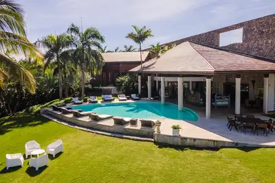 Image de Cozy Lakeview Villa W/pool & Bbq