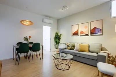 Image de Charming Anton Martin Market