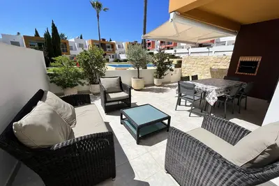 Image de Rez de chaussée Terrasse vue et accès direct piscine