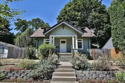 Portland Bungalow Near Shops, restaurants and airport!