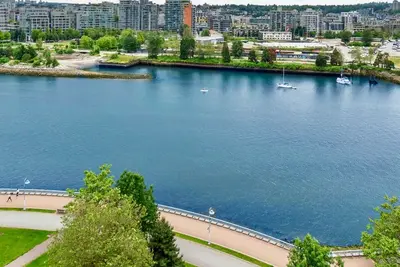 Image de 1200sqft Waterfront Getaway Water View From Every Room!