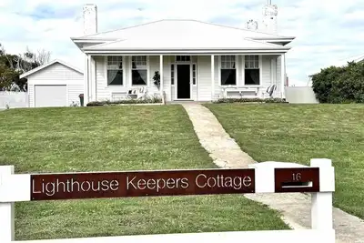 Image de Beachfront cottage with ocean views - only 5 mins from shops and cafes