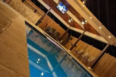 Image de Modern Family Home Pool/hottub