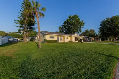 Image de Homosassa Springs home 3 kayaks, deep canal, Very Close to Springs No bridges