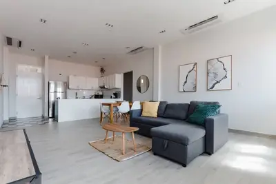Espectacular apartamento de dos habitaciones con balcón en Casa Love by. . .