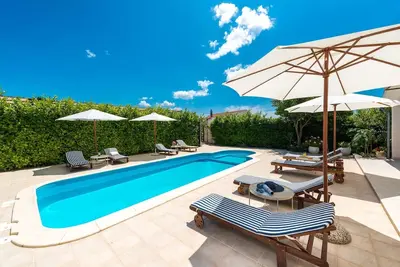 Image de Maison Tino (35244-K1) - Orebic