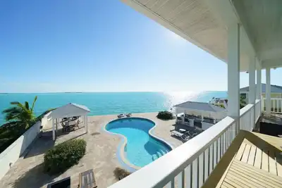 Image de Ocean Front Property With Pool. - George Town