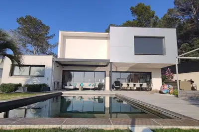 Image de Villa Avec Hammam, Jacuzzi, Piscine et Ascenseur sur 2000m2 de Jardin Paysagé