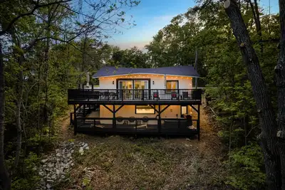Image de Lake-view! Hot Tub! Fire Pit. Grill. Game Room. King bed.