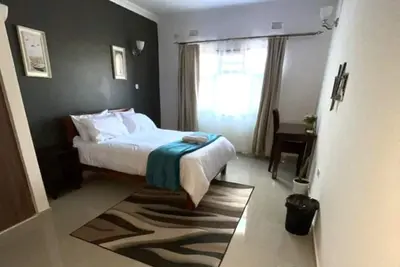 Busisiwe's (R M Apartments)