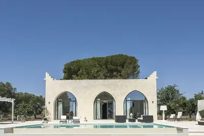 Image de Interior Designed \"Mini Castle\" with Pool in Puglia