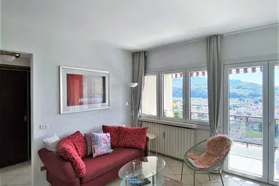 Appartement à Luino avec piscine partagée