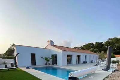 Image de Villa Chaleureuse & Familiale. Piscine Chauffée, à 700 Mètres de la Plage