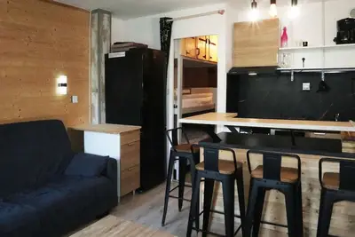 Image de Joli studio rénové, 4 pers, skis aux pieds, balcon, lave-linge, sèche-linge, animaux admis