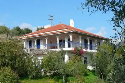 confortable maison  grecque traditionnelle avec vue sur la mer à Finikounda