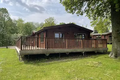 Image de Luxury log Cabin With hot tub Overlooking the Kenwick Park Golf Course