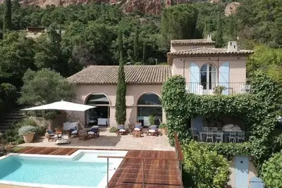 Image de Villa Praoley, piscine, vue mer 4ch. 4sdb. 8pers.