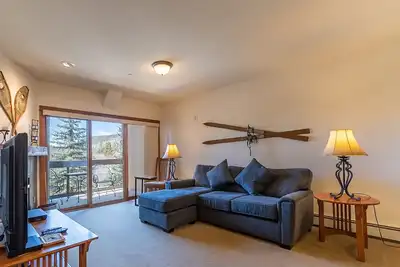 Convenient Location Near Keystone Resort & Short Drive to Arapahoe Bason!