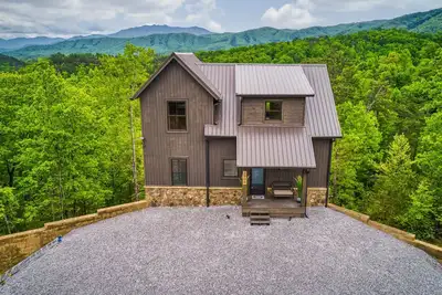 Image de Escape to the Ultimate Mountain Retreat! Breathtaking Views! Pool Table! Hot Tub