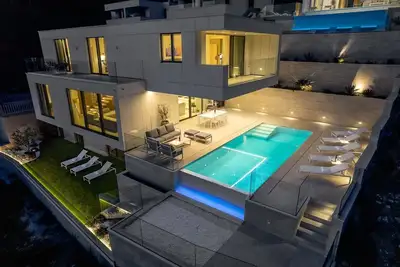 Image de Seaview villa with Wellness, Dreams Of Dalmatia Ii<br>Private and heated 32sqm pool, Wellness zone with a Hot-Tub, Gym, Cinema room, and 4 en-suite bedrooms, 230m from the beach in Baska Voda