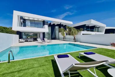 Image de Vila OneSixOne Cd254 -CleverDetails Sleeps 8 adults 2 children, luxury villa