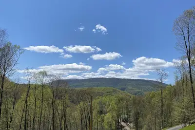 Image de Beautiful, Modern Mountain Cabin with beautiful view. Close to ski resorts! !