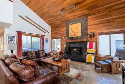 Image de 3BDRs | Private Hot Tub | Ac | Bikes | Sleeps 8 - Witc20