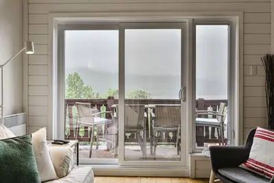 Image de Unit 469 - Hotel du Lac, Mont-Tremblant · Mountain & Lake View Condo in Mont-Tremblant