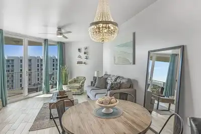 Image de Destin's Dream Spot, with cities largest Lagoon Pool, and Ocean access and views