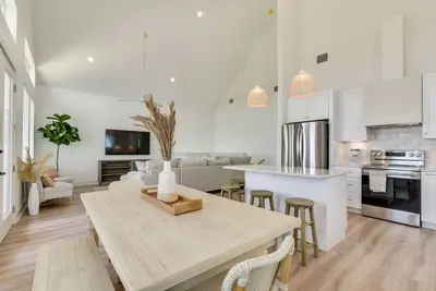 Image de Modern Home w\/ Gulf View in Freeport Beach!