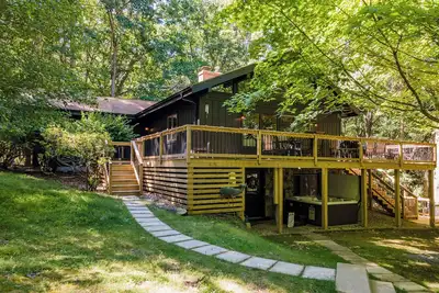 Image de Stylish Dog Friendly Cabin Near Lake, Trails & Skiing