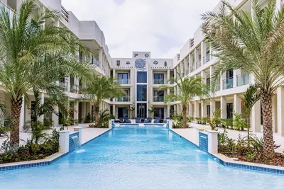 Image de New * Pool * Spa * Gym * near Palm Beach!