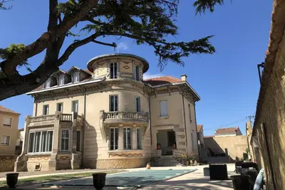 Image de Grand Apt de charme dans Demeure Fin 19ème Centre Ville Piscine