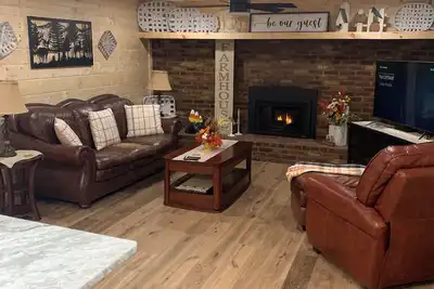 Image de Treasured Moments Tiny Cabin Cottage in town and close to everything. . .