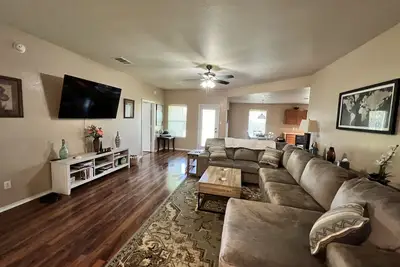 Image de *New* Cheerful 4 Bedroom Home-Pet Friendly